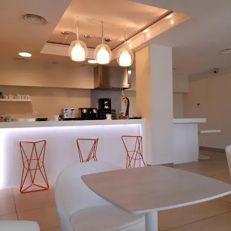 Ceres Hotel 3*